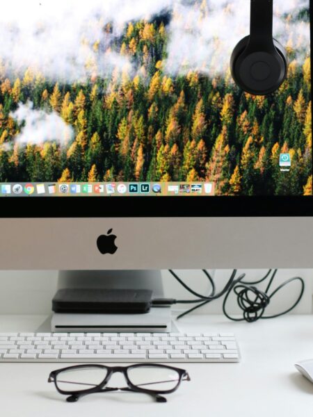 Free Stylish home office workspace featuring a computer setup with accessories. Stock Photo